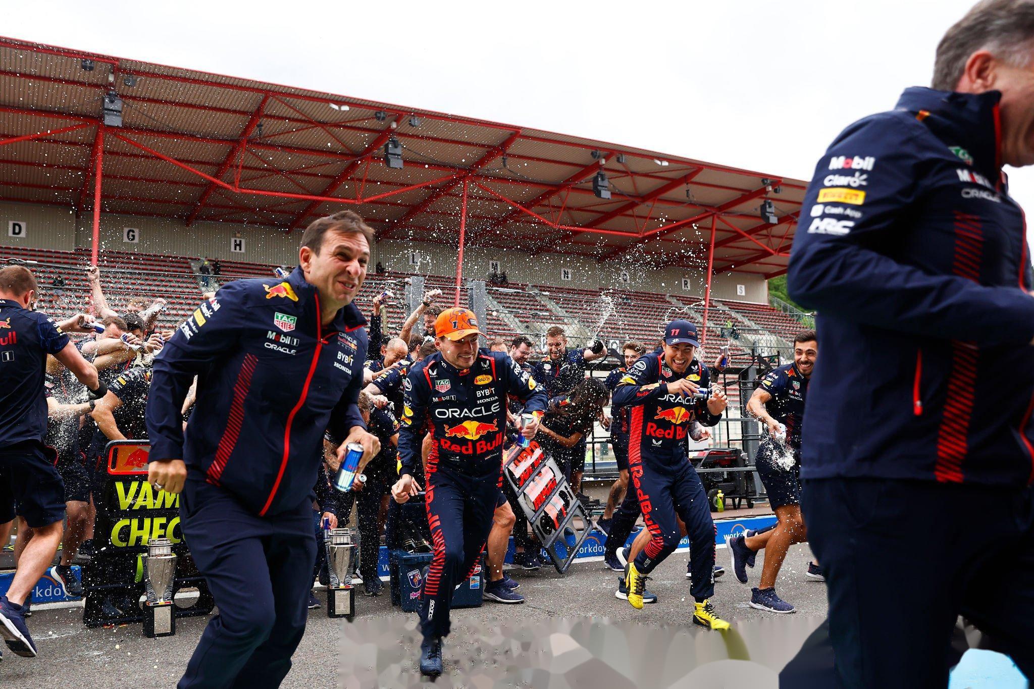 开云体育中国-红牛车队横扫威廉姆斯，维斯塔潘带队取胜的简单介绍