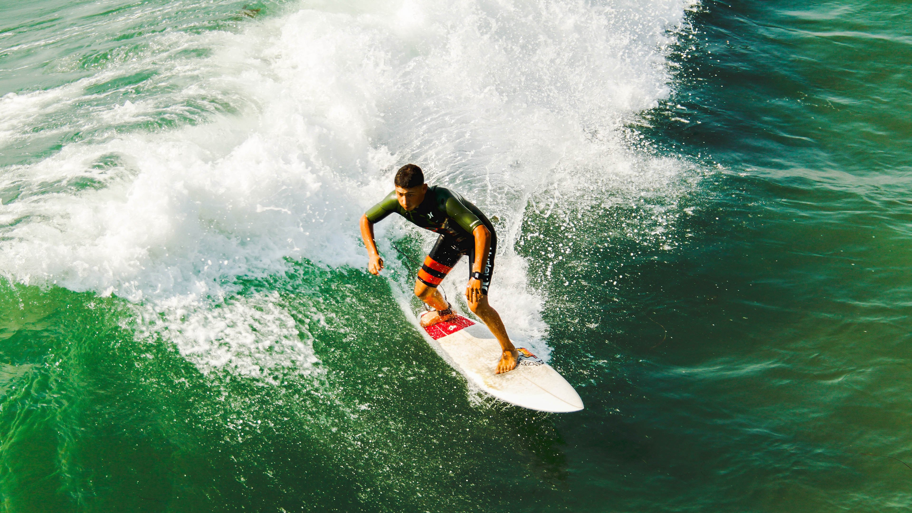 巴斯托尼的制胜时刻，当日本足球的细腻遇上利物浦的狂放