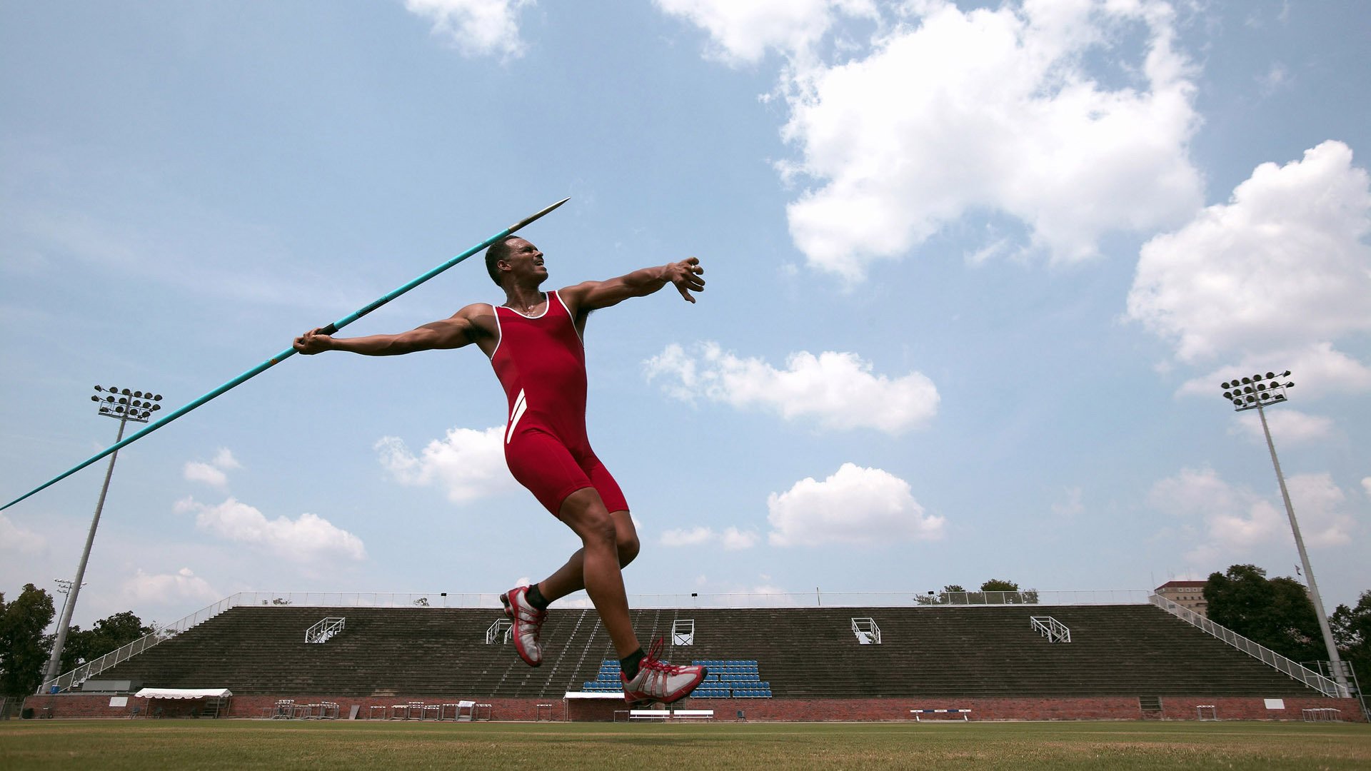 步行者鏖战马刺，赵继伟点燃赛场，一场跨越国界的篮球交响